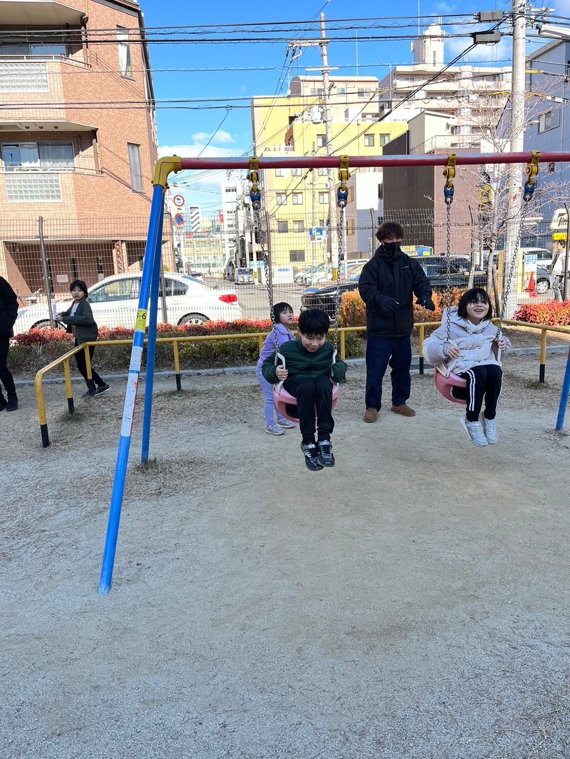 大阪市浪速区の放課後等デイサービスオハナピース大阪日本橋の初詣へお出かけ、映画鑑賞と公園